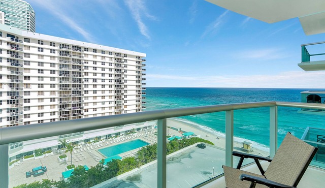 Beautiful apartment with ocean view on Hollywood Beach