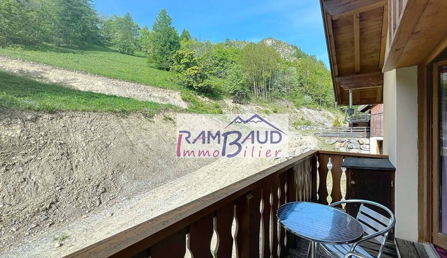 Beautiful apartment with 8 beds Near Station