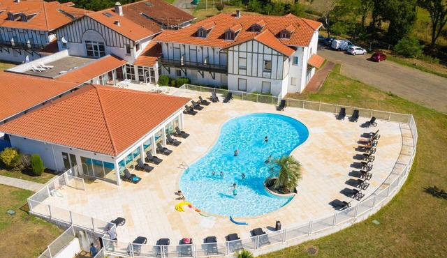 Beautiful apartment with internet, pool, TV, terrace, pets allowed, panoramic view and parking