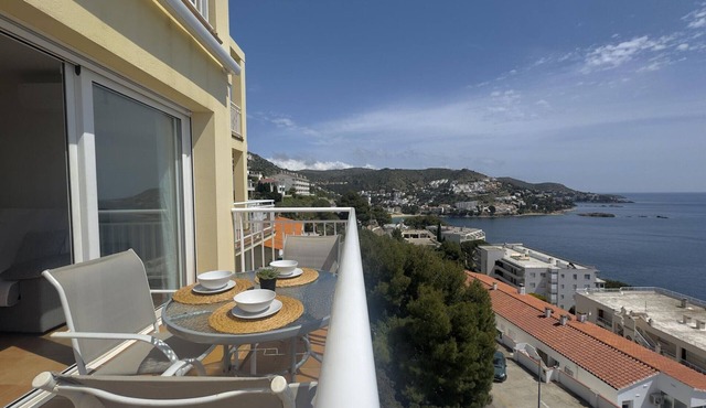 Beautiful apartment with pool, WiFi, AC and parking 700m from beach