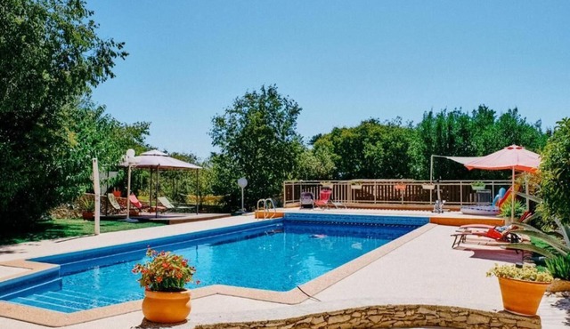 Beautiful apartment with swimming pool and parking