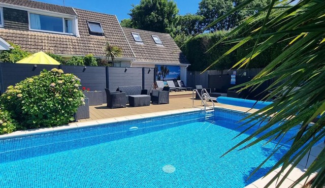 Beautiful apartment with private pool near Tenby