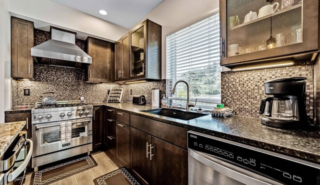 Beautiful apartments with fireplace, partial ocean views, washer&dryer, grill
