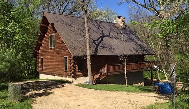 Beautiful Apple Canyon Lake Log Cabin in the Woods