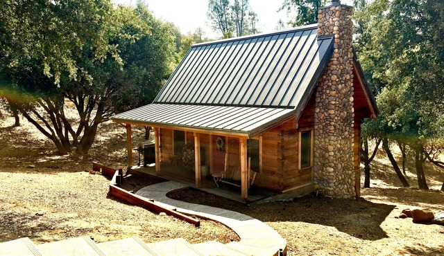 Beautiful Apple Valley Cabin in Sonora on 3.5 Acres walk to Indigeny Ciderworks