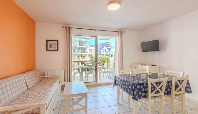 Beautiful apt for 6 pers right by the water