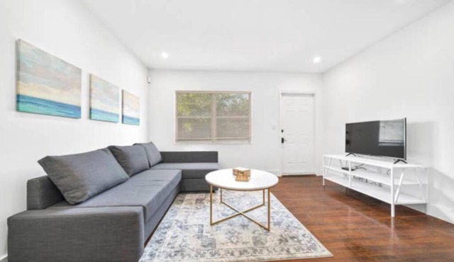 Beautiful Apt in the heart of Miami Beach