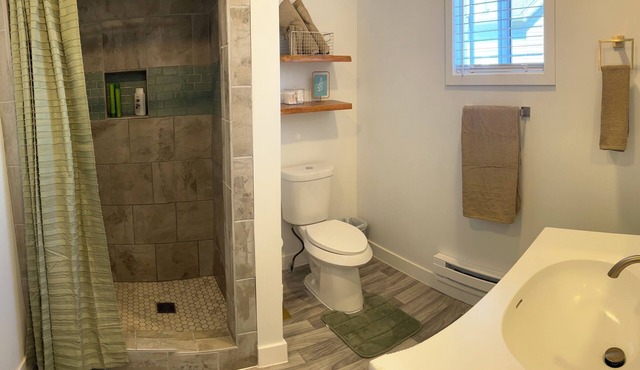 Beautiful apt, serene design in Bay City-Perfect for a getaway,close to downtown