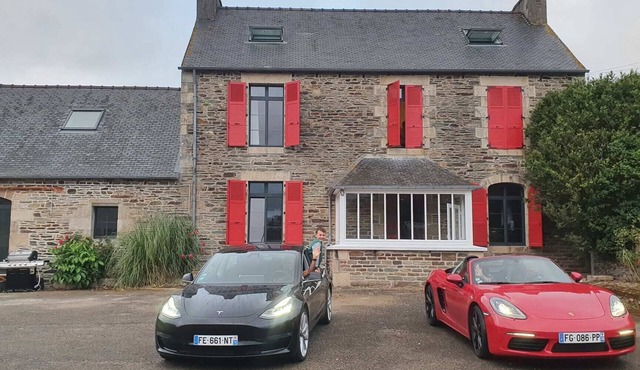 Beautiful architect-designed country house, pétanque and hiking, beaches 5 min away!