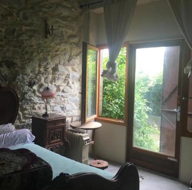 beautiful arched stone apartment 1 bd