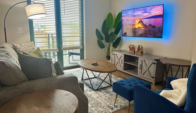 Beautiful Arlington Apartment with Pool & free Parking!