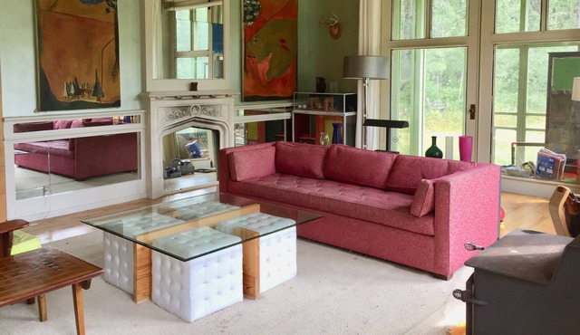 Beautiful art-filled modern house, very private and very peaceful.