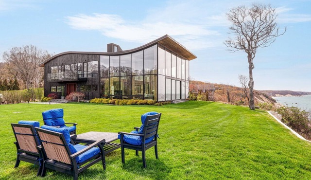 Beautiful Baiting Hollow Escape, Beachfront offering Beach access and.