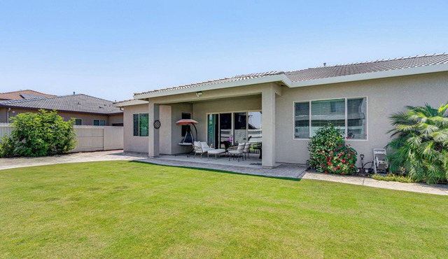 Beautiful Bakersfield Home ~ 8 Mi to Downtown!
