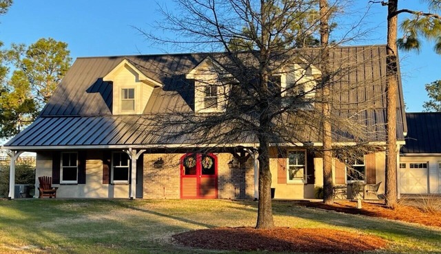 Beautiful Barn Apartment - 4 miles from downtown Southern Pines