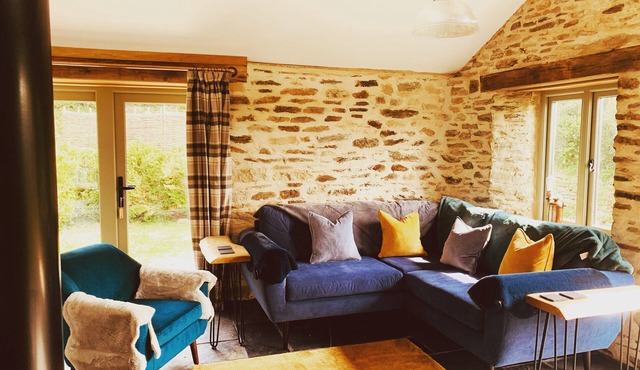 Beautiful Barn on farm in Tamar Valley, Devon. EV charging included