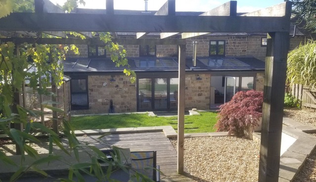 Beautiful Barn with hot tub close to Inn and falls walk