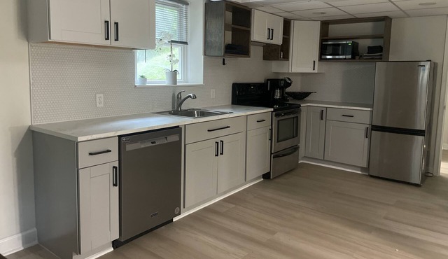 Beautiful Basement Apartment in Quiet Neighborhood