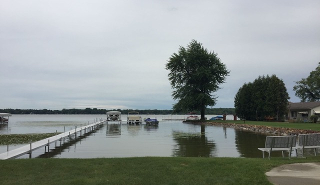 Beautiful Bass Lake Rental Home! Full Lakefront and pier access.