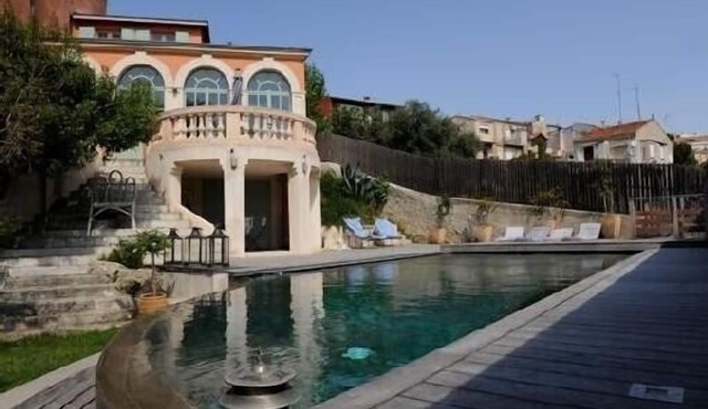 Beautiful Bastide between sea and hill with garden and pool in Marseille