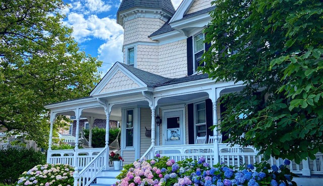 Beautiful Bay Head Spring/Summer Getaway with Private Pool one block from Ocean