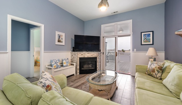 Beautiful, bay-view condo with pools, balcony, beach gear, AC, & fireplace