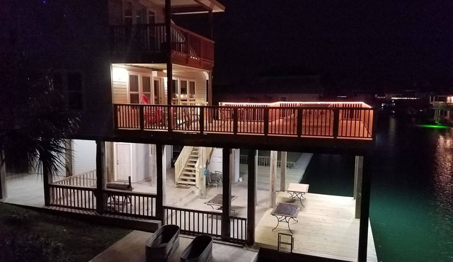 Beautiful Bay View Water Front Canal Home.the perfect get away!