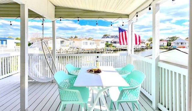 Beautiful Bay Views * 2 Kayaks To Explore The Bay * Private Dock For Boat!* NEW MASTER BATH in 2022