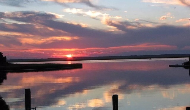 Beautiful Bayfront House w/Boat Dock. Enjoy the Sunsets across Carnival Bay!