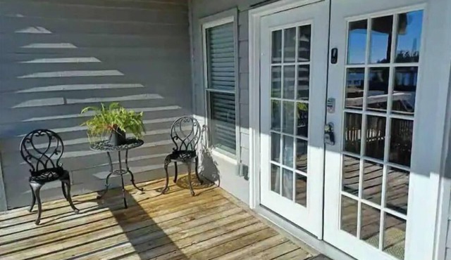 Beautiful Baywatch Waterfront Home At ShoreLine Drive