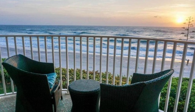 Beautiful, Beachfront, Balconied 2/2 Condo