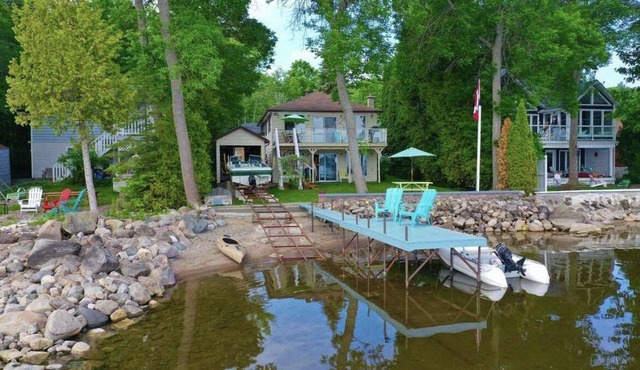 Beautiful beach front 3BR cottage with Pool/Ping Pong table and paddle boards