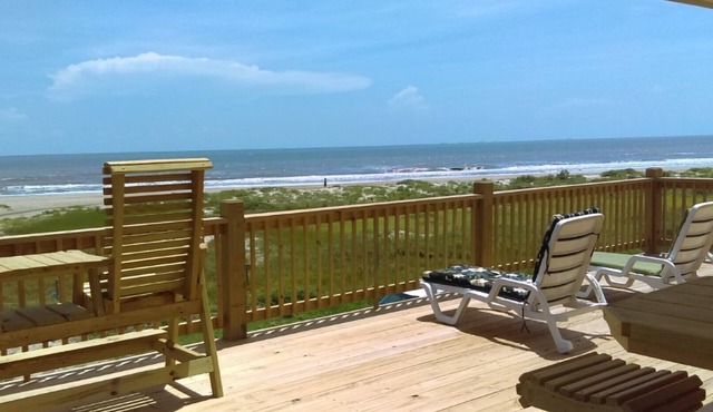 Beautiful Beachfront! Spectacular View! Awesome Deck! Gourmet Kitchen