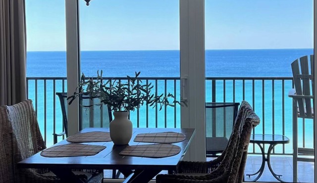 Beautiful beachfront condo-AMAZING Sunset Views! 2 FREE VIP beach chairs.n