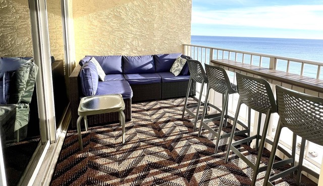 Beautiful Beach Front Condo with Pool and Hot Tub! Free Beach Chair Service!