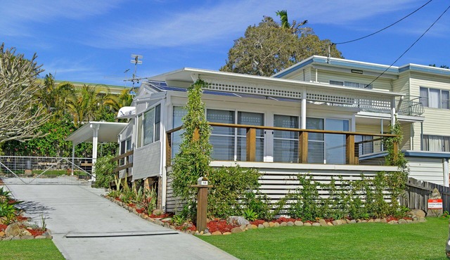 BEAUTIFUL BEACH COTTAGE IN THE CENTRE OF TOWN