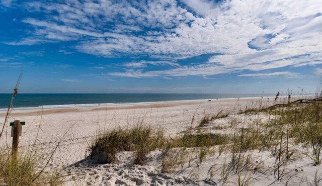 Beautiful Beach Condo - just steps to the beach!