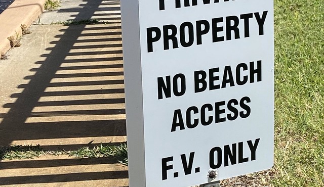 Beautiful beach community and vibe. THREE MONTH MINIMUM STAY 😎