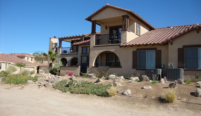 Beautiful Beach Condo with Sea Views in Beach/Golf Resort with Wifi