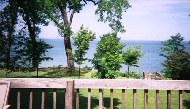 Beautiful Beach Front Luxury Home on Lake Michigan, Private Beach, Pool, Hot Tub