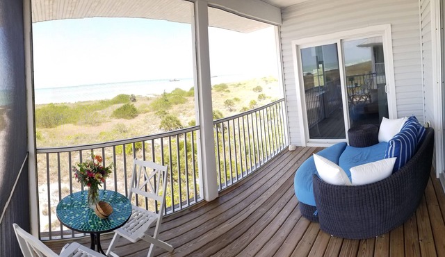 Beautiful Beach Front Condo Impressive View Only Steps to the Beach! GV3922