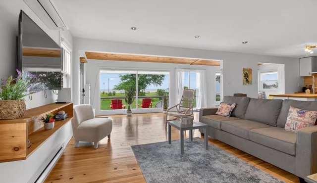 Beautiful Beach House with Ocean Views