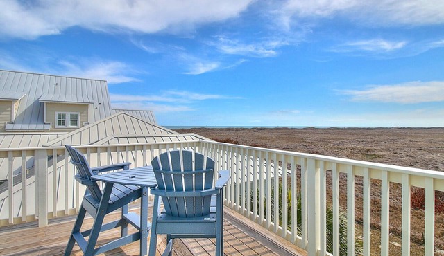 Beautiful Beach Home in Cinnamon Shore w/Gulf Peeks & Access to Amenities
