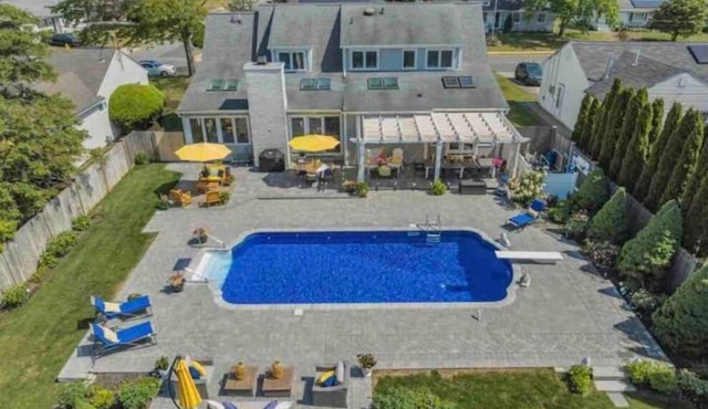 Beautiful beach home with 2 king suites, swimming pool, fire pit. sleeps 8-10