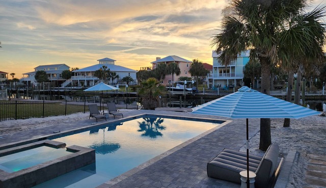 Beautiful Beach Home- 3 min walk to beach-Boat dock in back yard & private pool