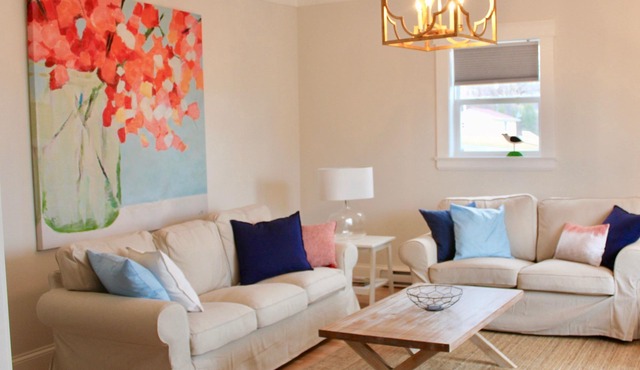 Beautiful Beach House! Restored 1908 Victorian Spaciously Sleeps 8, 2 Full Baths