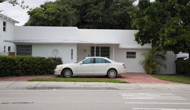 Beautiful beach house 3 bedrooms in Surfside
