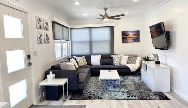 Beautiful Beach Retreat in Heart of Town - 2blks to Beach