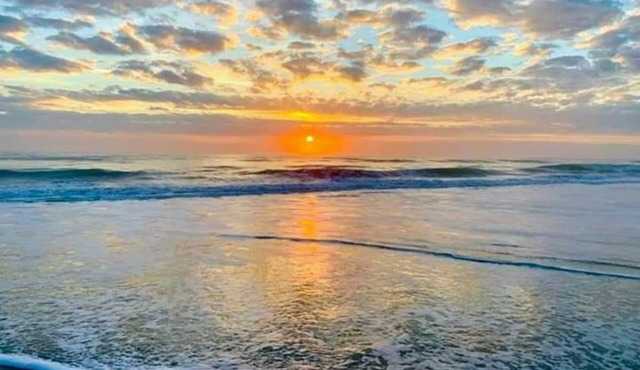 Beautiful Beach side Condo, 1 Short Block To The Beach!