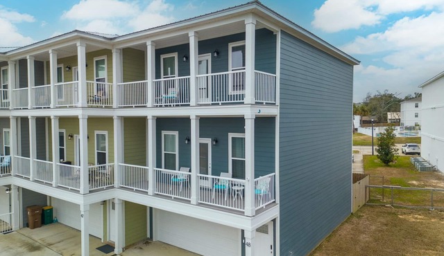 Beautiful Beach Townhouse 3 bedroom, 3 1/2 bath